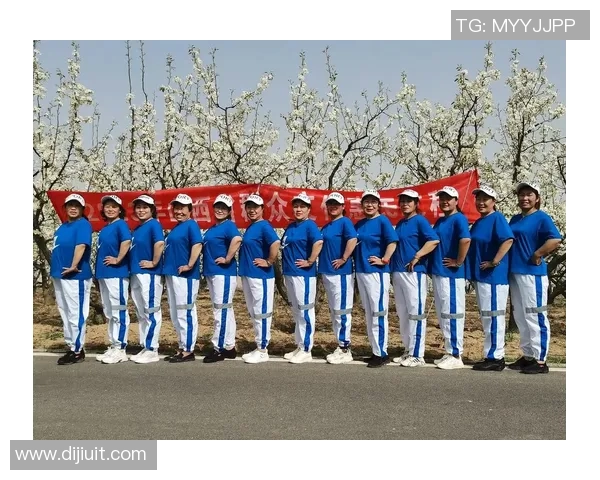 足球马向前勇闯赛场激情四溢展现团队精神与个人风采的完美结合